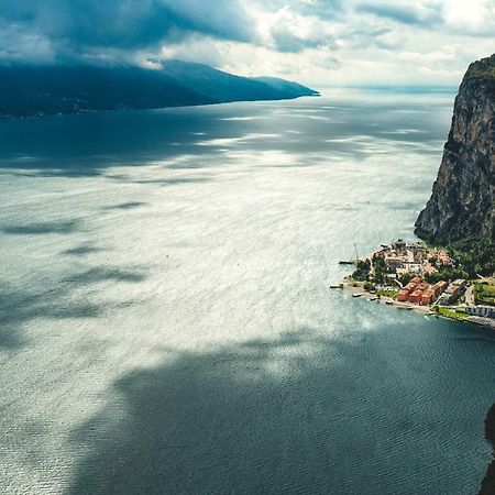 Antica Casa Alboletta - Appartamento Frida Kahlo Riva del Garda Luaran gambar