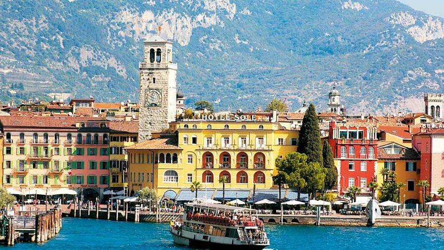 Antica Casa Alboletta - Appartamento Frida Kahlo Riva del Garda Luaran gambar